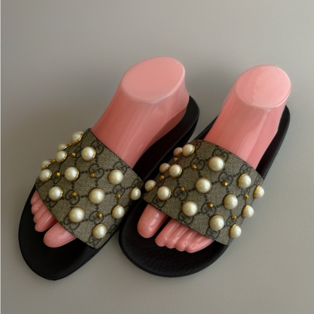 Gucci Pearl Slides RARE - WOMEN'S SIZE 39 *runs 1/2 size small, will fit size 8 - Picture 4 of 11